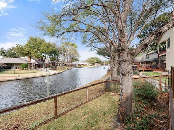 1404  Creekford Drive , Arlington Texas 76012