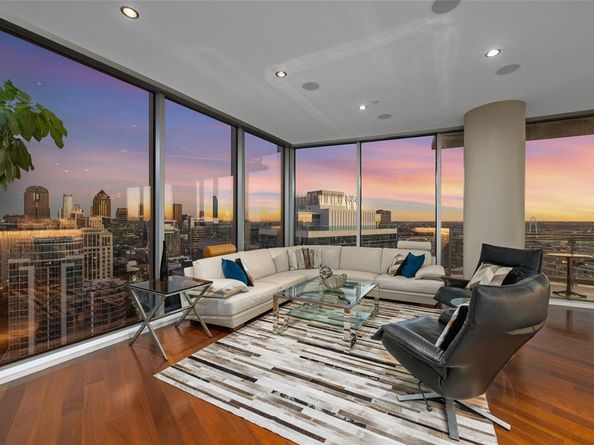 2900  Mckinnon Street  2601, Dallas Texas 75201