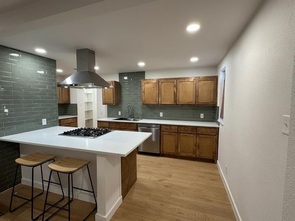 2432  Jonesboro Avenue , Dallas Texas 75228