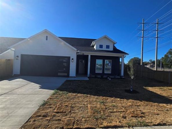 1402  Strickland Street , Dallas Texas 75216