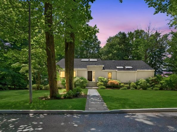 12 Hearthstone Circle, Scarsdale NY 10583