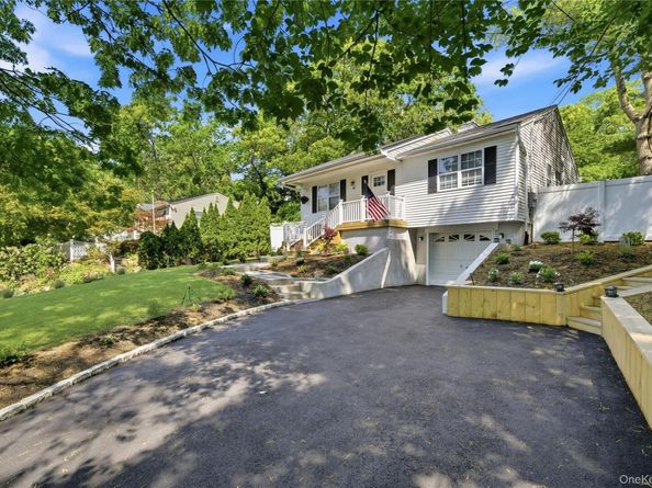 291 Locust Drive, Rocky Point NY 11778