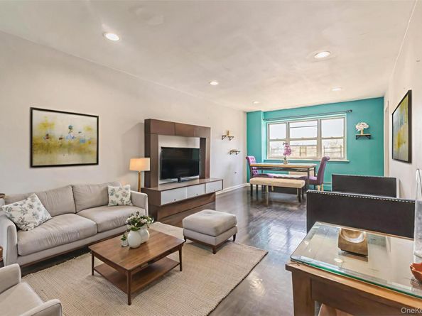 99-10 60th Avenue 2G, Corona NY 11368