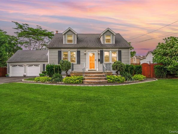 19 Roy Avenue, West Islip NY 11795