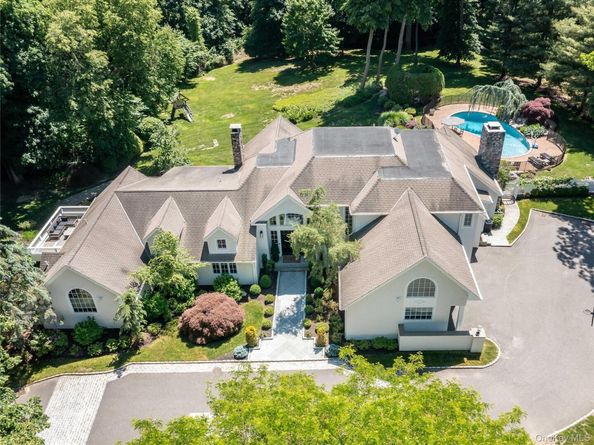 91 Woodhollow Court, Syosset NY 11791