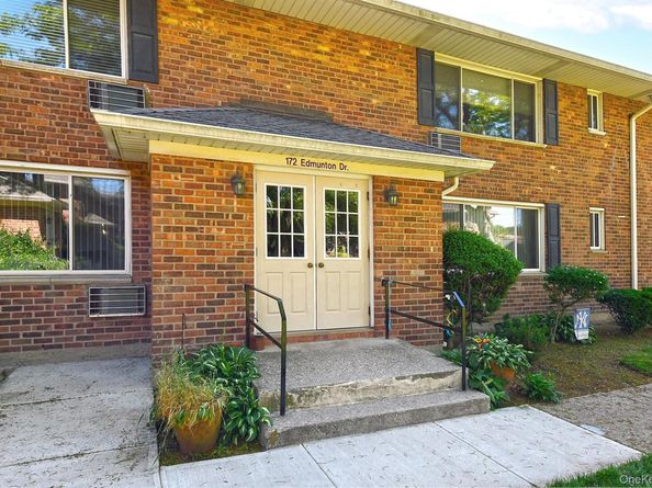 172 Edmunton Drive D9, North Babylon NY 11703