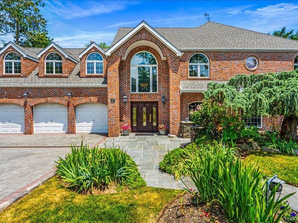 86 Dorchester Drive, Manhasset NY 11030