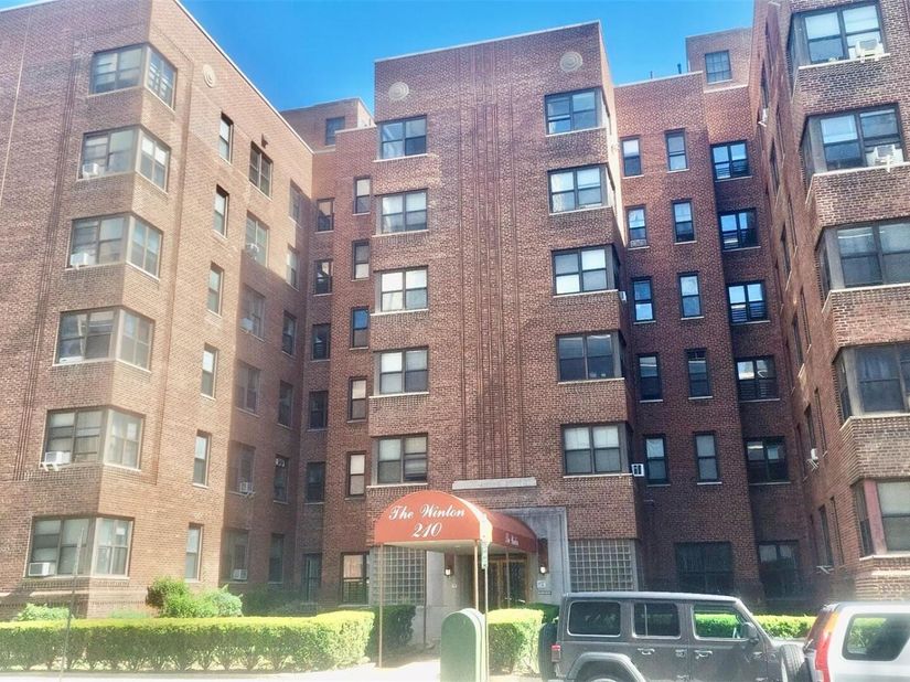 210 Martine Avenue 6L, White Plains NY 10601
