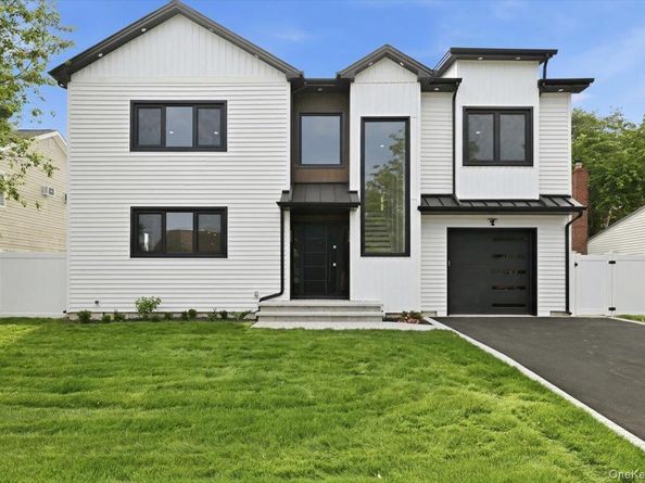 24 Middle Lane, Westbury NY 11590