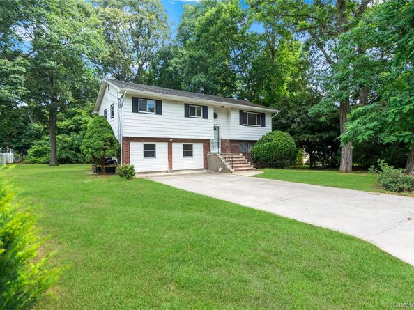 39 Wolfhollow Road, Centereach NY 11720