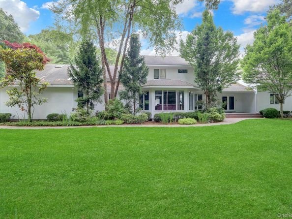 9 Plume Grass Way, Westhampton NY 11977