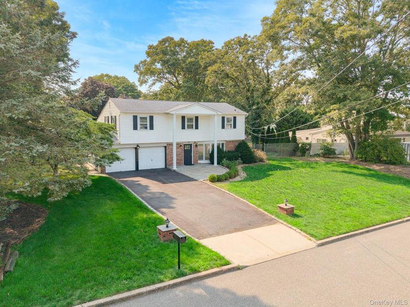 70 Woodview Lane, Centereach NY 11720