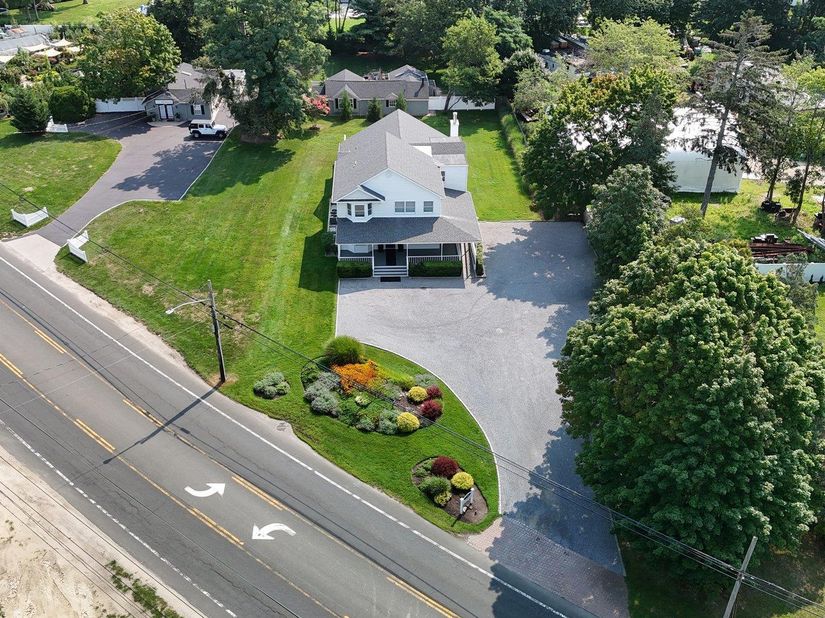 250 Montauk Highway, East Moriches NY 11940