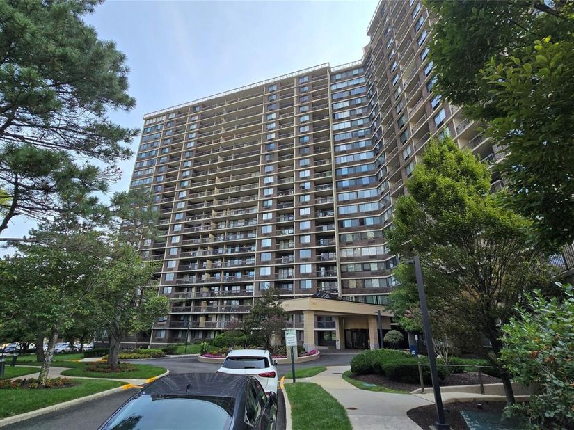 2 Bay Club Dr 10Z3, Bayside NY 11360