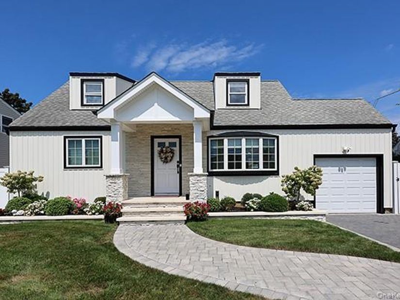 269 N Suffolk Avenue, Massapequa NY 11758