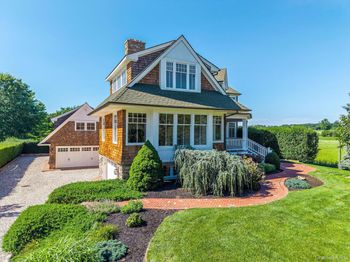 118 Peconic Bay Boulevard