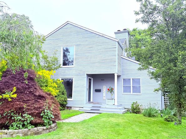 523 Hellwig Lane, West Islip NY 11795