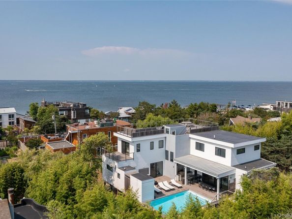 35 Kelp Avenue, Seaview NY 11770