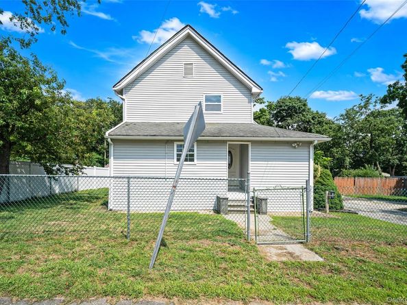 25 William Street, Central Islip NY 11722