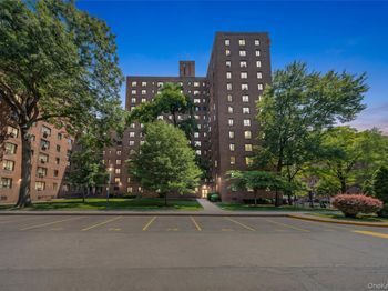 1605 Metropolitan Avenue