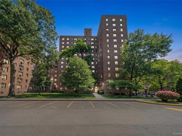1605 Metropolitan Avenue 4H, Bronx NY 10462