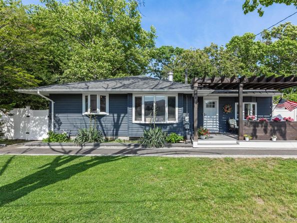 21 Choate Avenue, Selden NY 11784