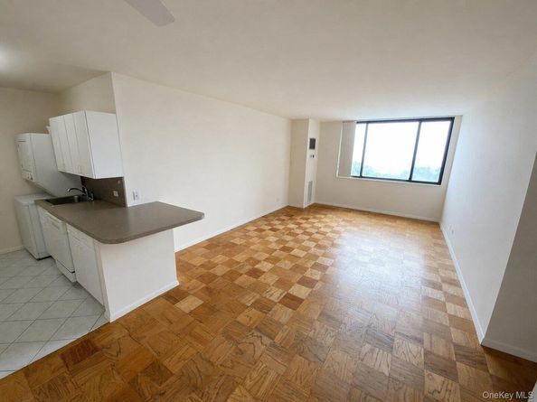 27010 Grand Central Parkway 7C, Floral Park NY 11005