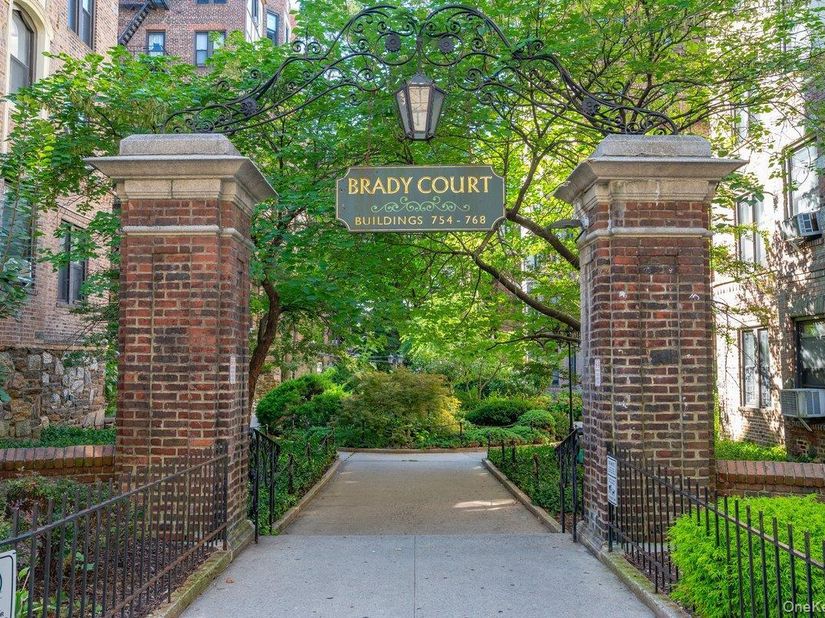 756 Brady Avenue 609, Bronx NY 10462