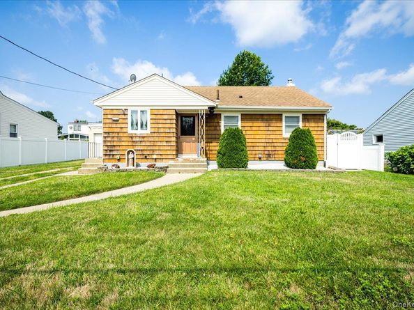 17 Joludow Drive, Massapequa Park NY 11762