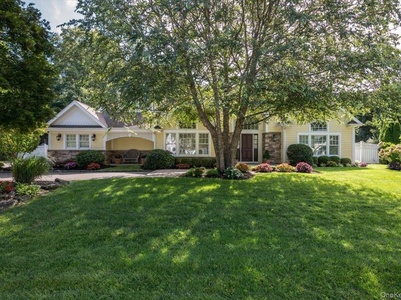 6 Maize Court, Melville NY 11747