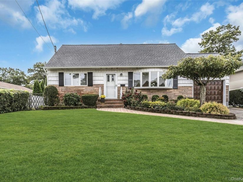 472 Chelsea Avenue, West Babylon NY 11704