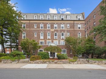 208 Centre Ave