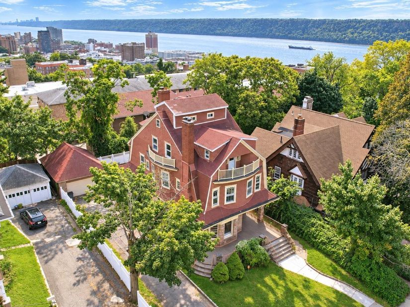 10 Delavan Terrace, Yonkers NY 10703