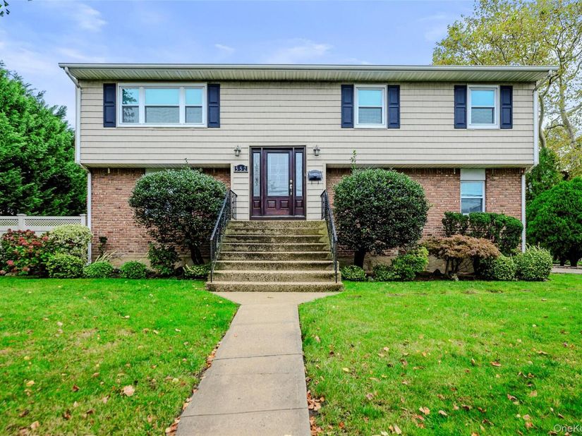 552 Waukena Avenue, Oceanside NY 11572