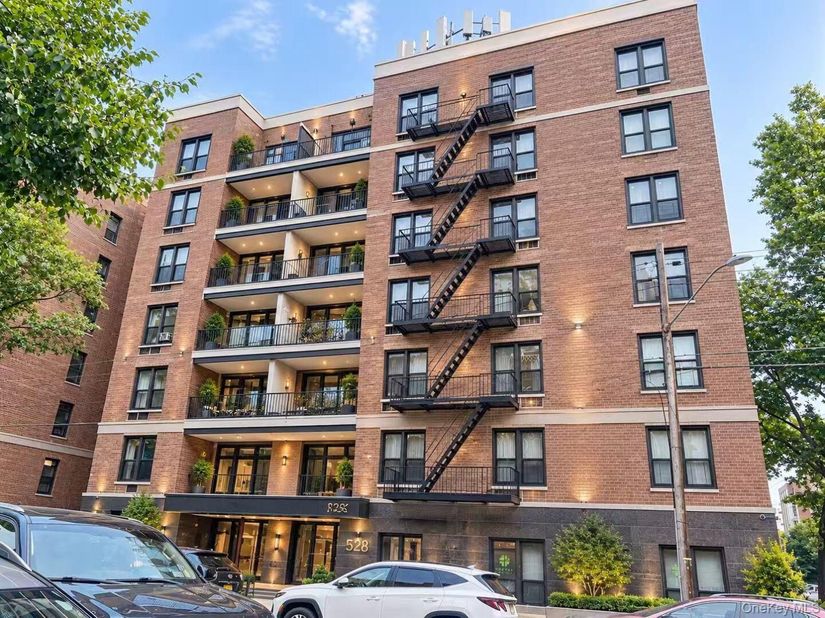 38-25 Parsons Boulevard 5A, Flushing NY 11354