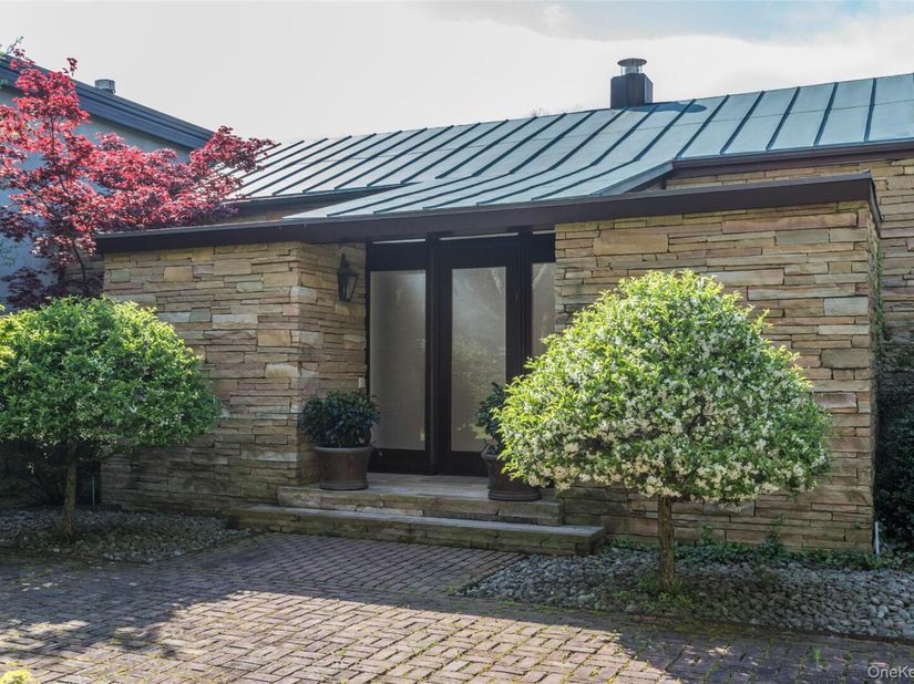 2 Pheasant Run, Old Westbury NY 11568