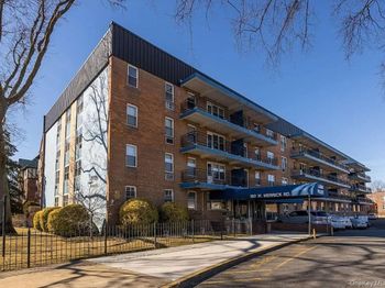 190 W Merrick Road