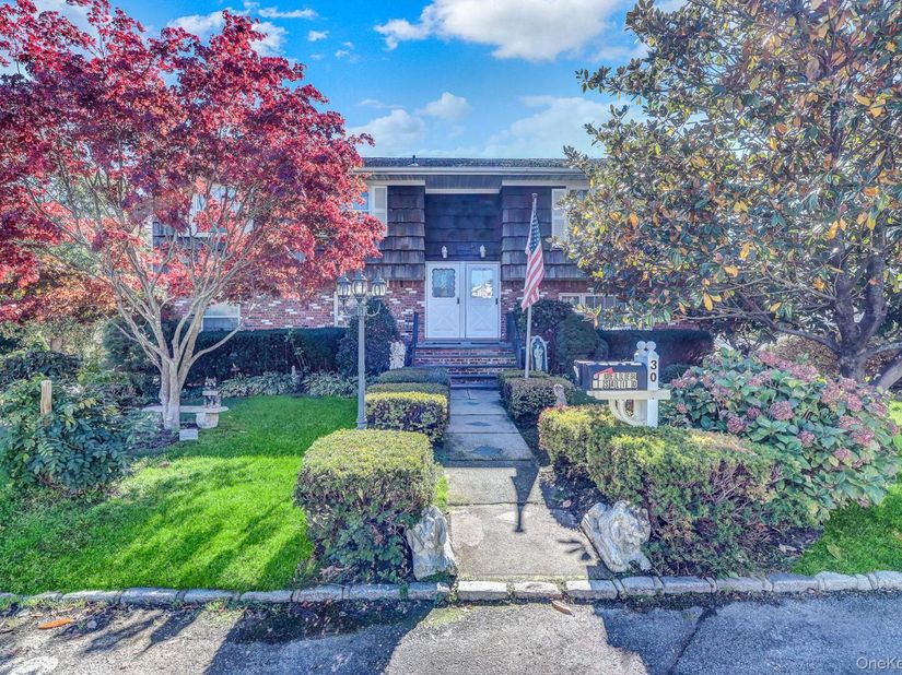 30 Gaffney Street, Glen Cove NY 11542