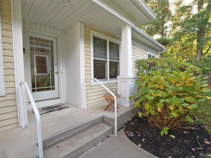 16 Oak Run, Stony Brook NY 11790