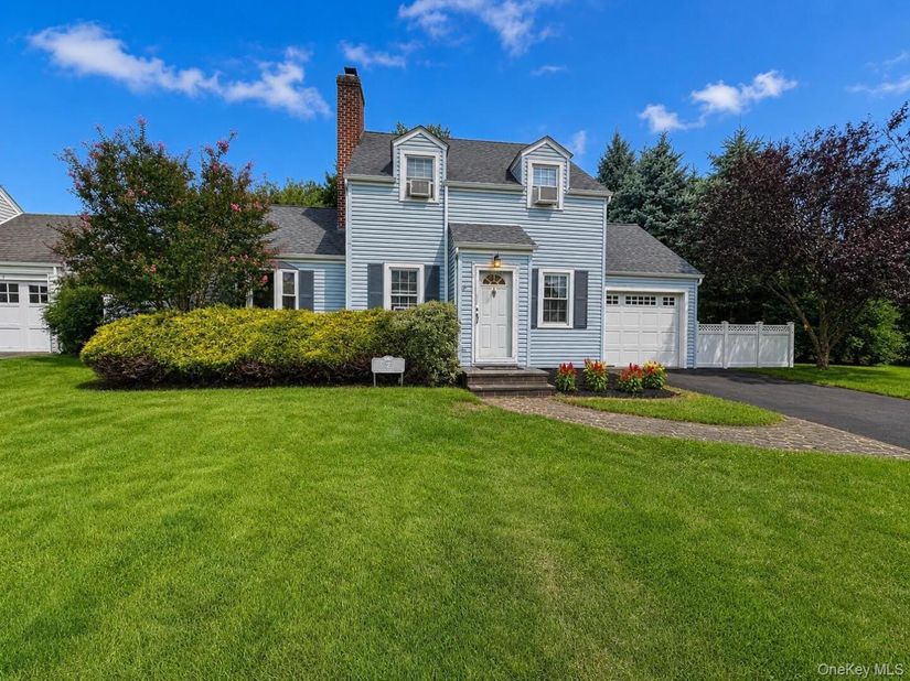 2 RUTH Place, Glen Head NY 11545