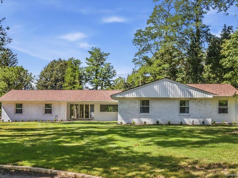 9 Empire Court, Dix Hills NY 11746
