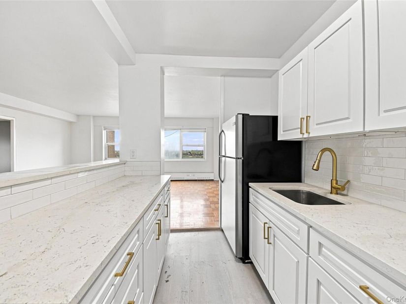 8 Fordham Hill Oval 16D, Bronx NY 10468