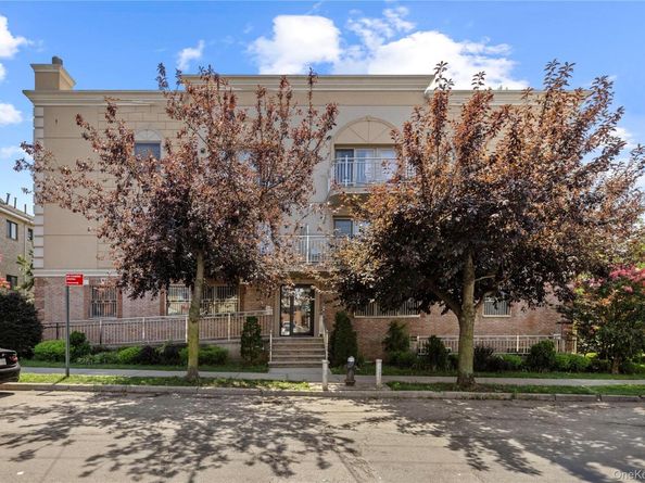 12206 25th Avenue 2A, College Point NY 11356