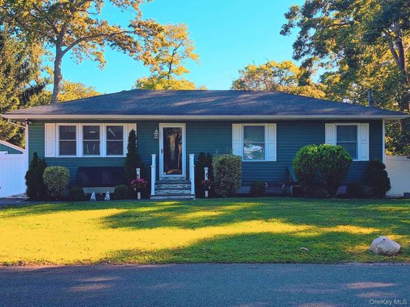 212 Locust Drive, Rocky Point NY 11778