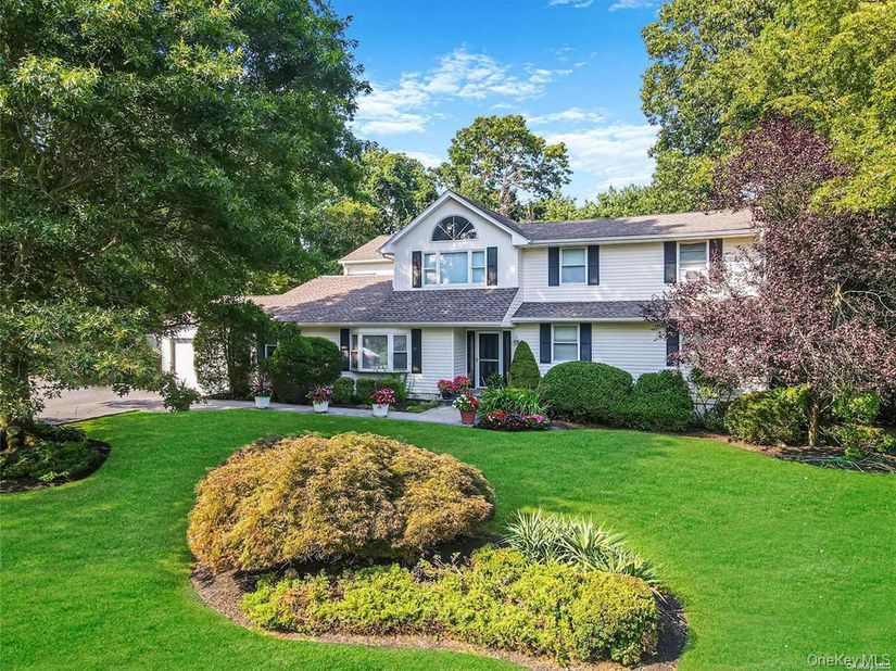 33 Peachtree Lane, Mount Sinai NY 11766