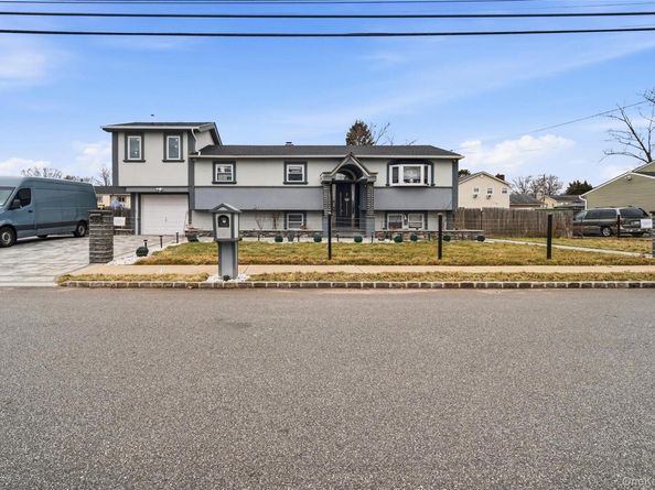 568 Centerwood Street, West Babylon NY 11704