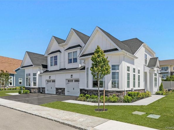 140 Celine Lane 12, Yaphank NY 11980