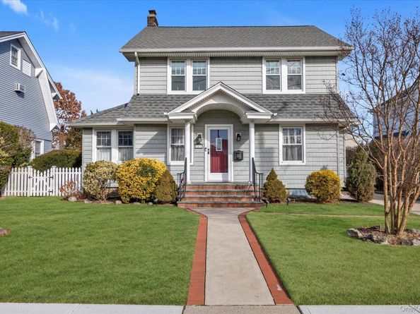 51 Huntington Avenue, Lynbrook NY 11563