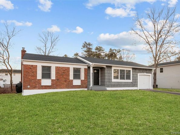4 Julie Lane, Selden NY 11784