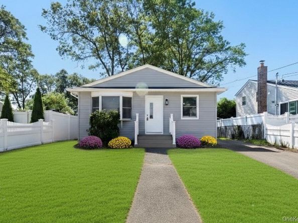 792 Glendale Road, Babylon NY 11704